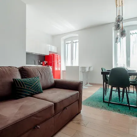 Lz1 - Center With Unique Private Garage *