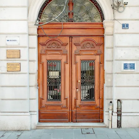 Lz1 - Center With Unique Private Garage Apartament