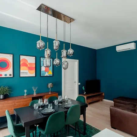 Lz1 - Center With Unique Private Garage Appartement *